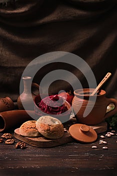 Lobio in a pot, with mchadi , a traditional Geogian dish