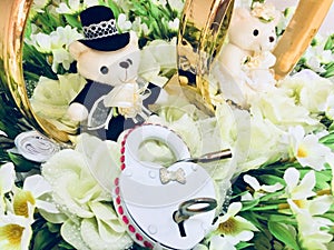 The lock is in flowers, wedding bears