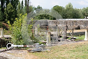 The lock of the migron