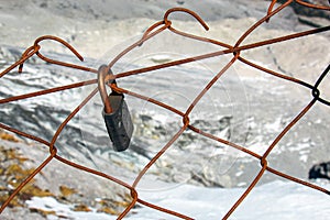 A lock and wall chain