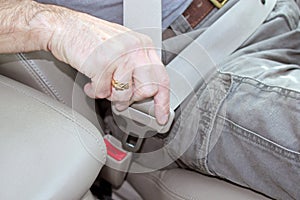 Locking a car seat belt for safety