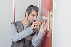 Locksmith to fix bathroom door with screwdriver