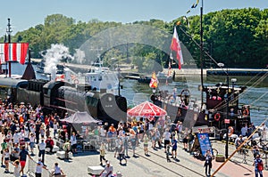 LOCOMOTIVE IN PORT