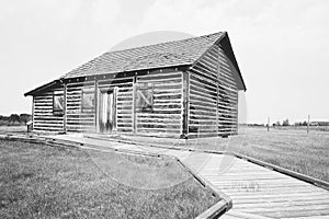 A log and mud building from the 1800s