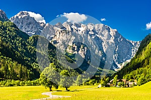 Údolí nebo v alpy z slovinsko 