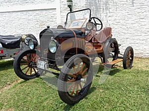 Sporty vintage Ford Model T 1910s bucket. Speed. Racing. CADEAA 2021 classic car show.