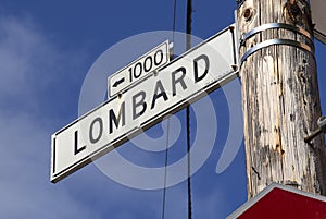 Lombard street sign