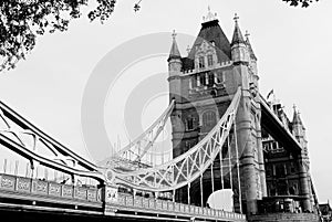 London bridge black and white