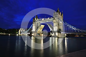 Londres puente por la noche 
