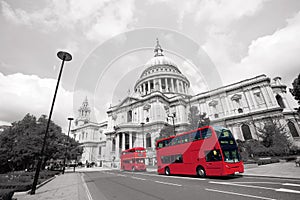 London Routemaster Bus, St Paul's Cathedral