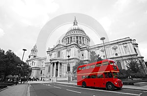 London Routemaster Bus, St Paul's Cathedral