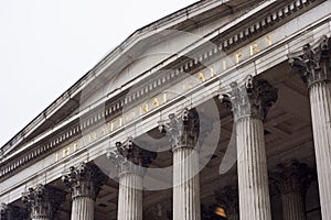 London`s National Gallery name over pillars