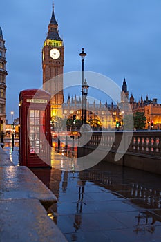 London symbols: telephone box, clock Big Ben