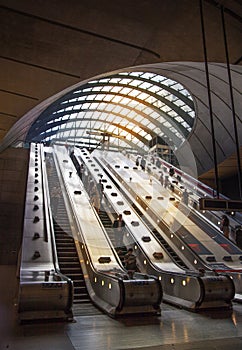London tube, Canary Wharf station,