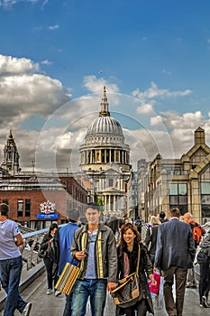 London UK architecture St. Paul Cathedral Millennium bridge