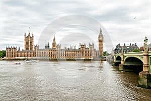 London - view of Thames river, Big Ben clock tower, Houses of Parliament.