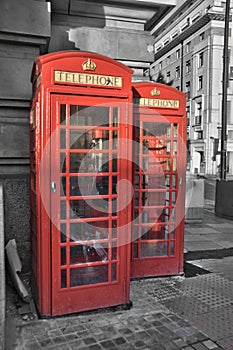 Londoner red phone booths in a street