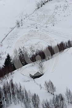 Solitario loggia la neve 