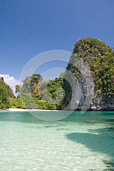 Lonely bay of Hong Island