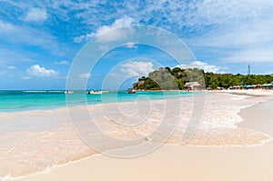 Long bay Atlantic coast - Caribbean tropical sea - Antigua and Barbuda