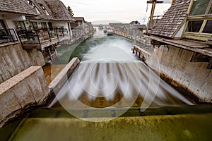 Long exposure of a tranquil river winding through a peaceful residential neighborhood in Fishtown