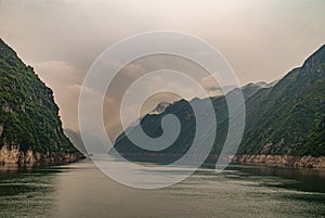 Long shot through Wu Gorge, Guandukou, China