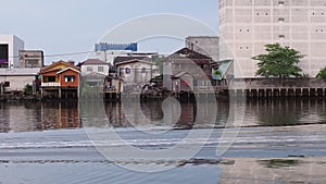 Long-tailed boats are a means of transport and transportation in riverside cities.