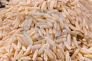 Long unpeeled rice