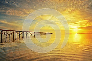 Largo tiempo de madera muelle 