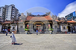 Longshan Temple exterior