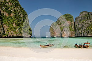 Ukotvená na záliv na ostrov provincia thajsko 
