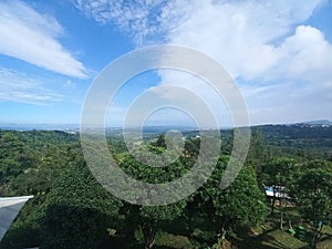 Look at the beautiful sky, refresh your mind.