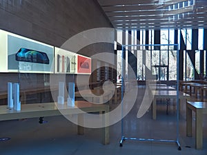 Look inside an empty Apple store during Covid-19 pandemics