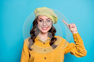 Look my incredible outfit. Astonished fun girl pint index finger her french beret impressed glamour stylish clothes