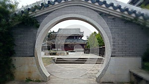 Look at the scenery through the round gate.