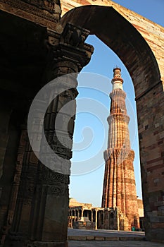 Looking through gate the qutub minar