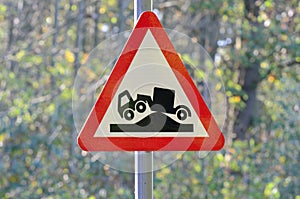 Lorry hump warning sign