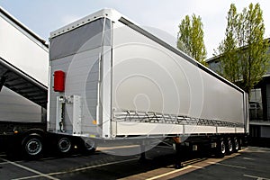 Lorry trailer