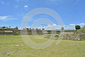Los templos zapotecas y las montaÃÂ±as de fondo5 photo