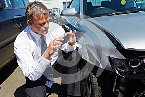 Pérdida ajustador control auto involucrado en accidente 