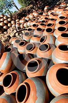 Round clay pots drying