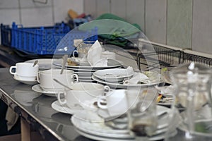 Lots of dirty dishes, after co-op or banquets. The concept of dirty cuisine in the restaurant.