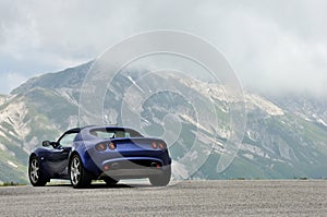 Lotus Elise - gran sasso national park mountain landscape