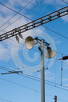 Loudspeakers on pylon