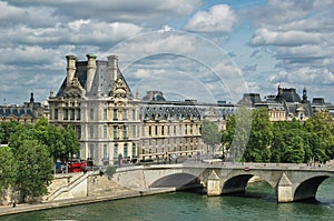 Louvre img