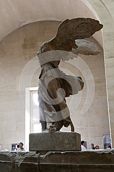 Louvre musee nike samotracia
