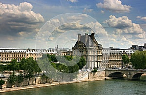 Louvre Museum seen img