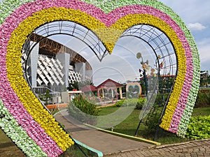 Love park flower statue stadion