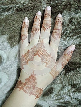  lovely And Cute Hand Mendhi Design