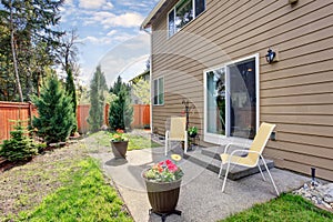 Lovely fenced, and furnished back yard.